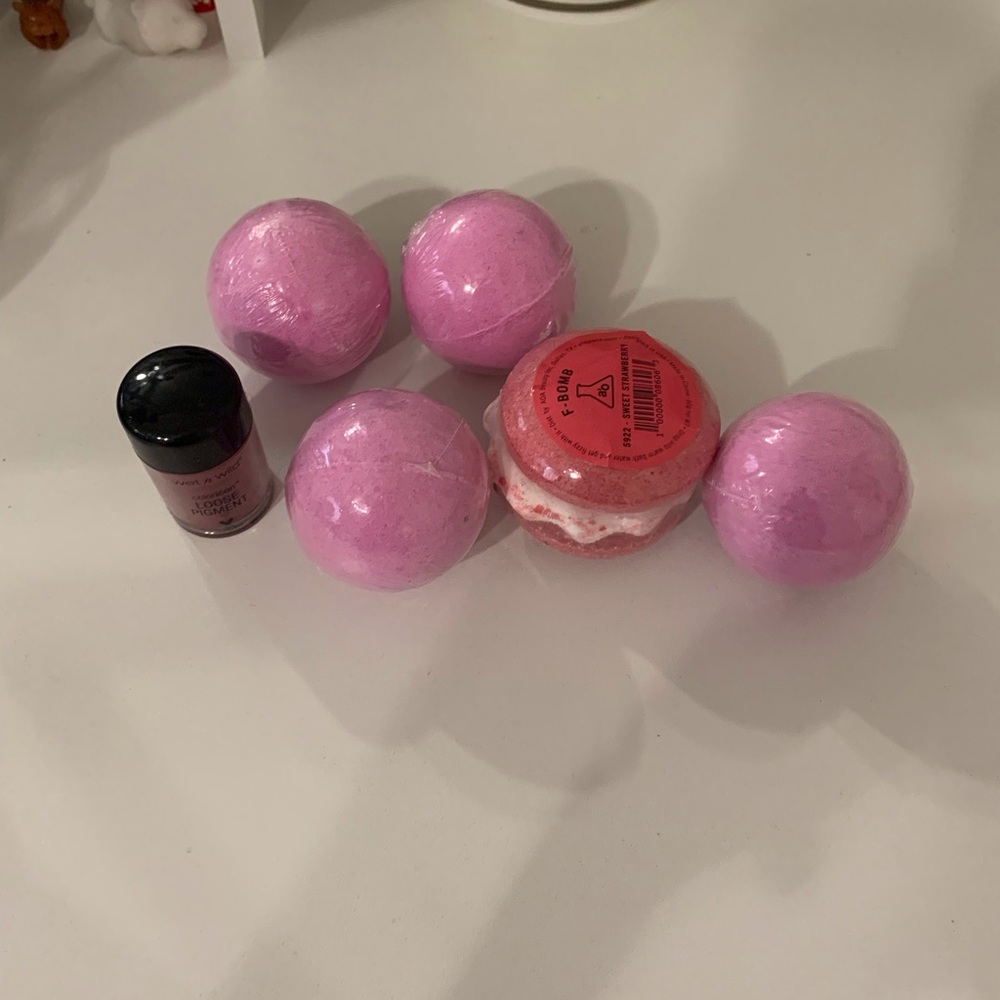Bath Bombs + Pigment